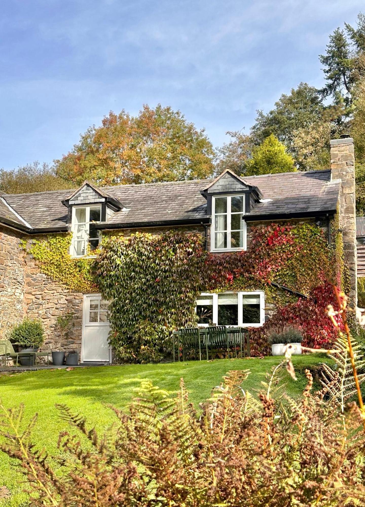 River Cottage, A Luxurious And Cosy Riverside Cottage For Two Welshpool Eksteriør bilde